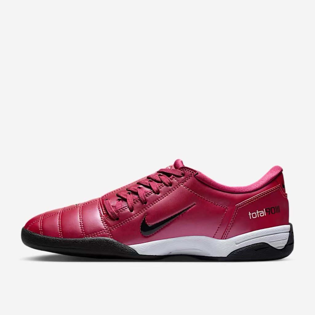 Brand New Nike Womens Total 90 Size 6